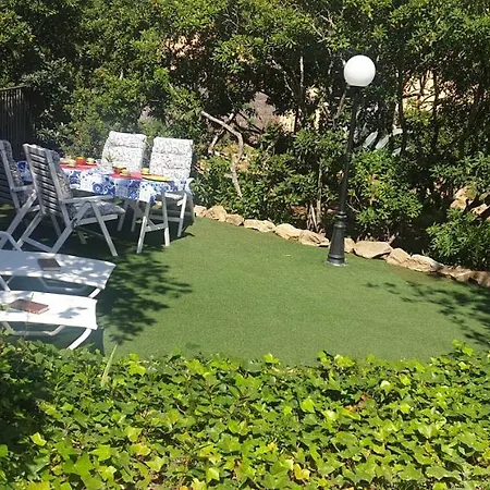 Casa Con Jardin A 40 Metros De La Playa. Vr. *