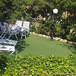 Casa Con Jardin A 40 Metros De La Playa. Vr. *