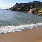 Casa Con Jardin A 40 Metros De La Playa. Vr. *
