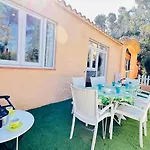 Casa Con Jardin A 40 Metros De La Playa. Vr.