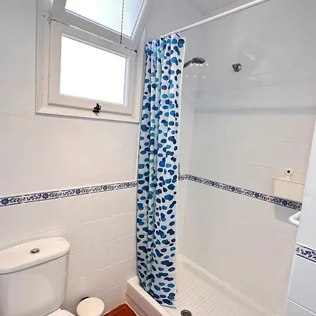 Casa Con Jardin A 40 Metros De La Playa. Vr.