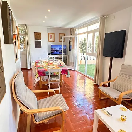 Casa Con Jardin A 40 Metros De La Playa. Vr.